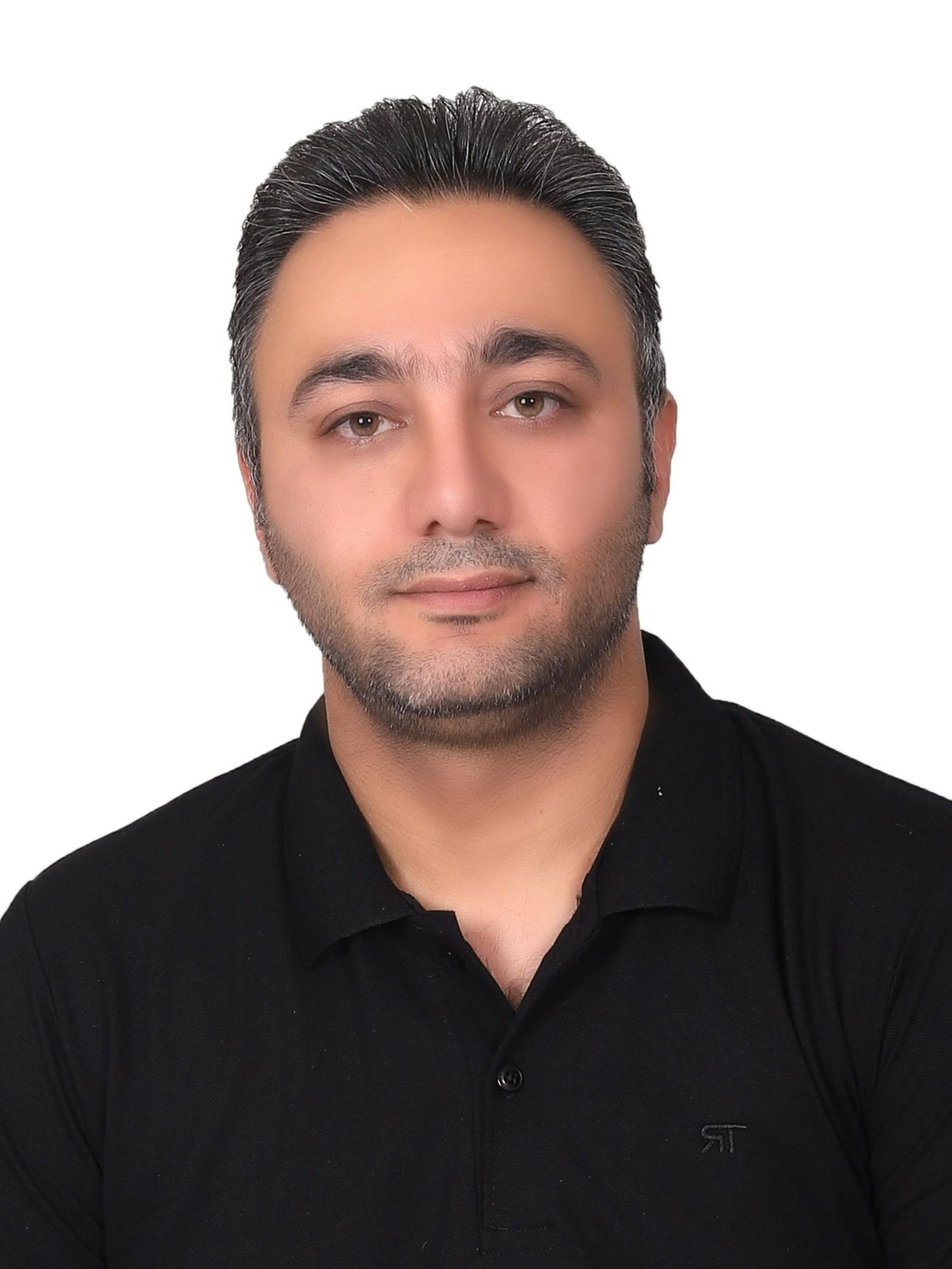 صادق اکبری